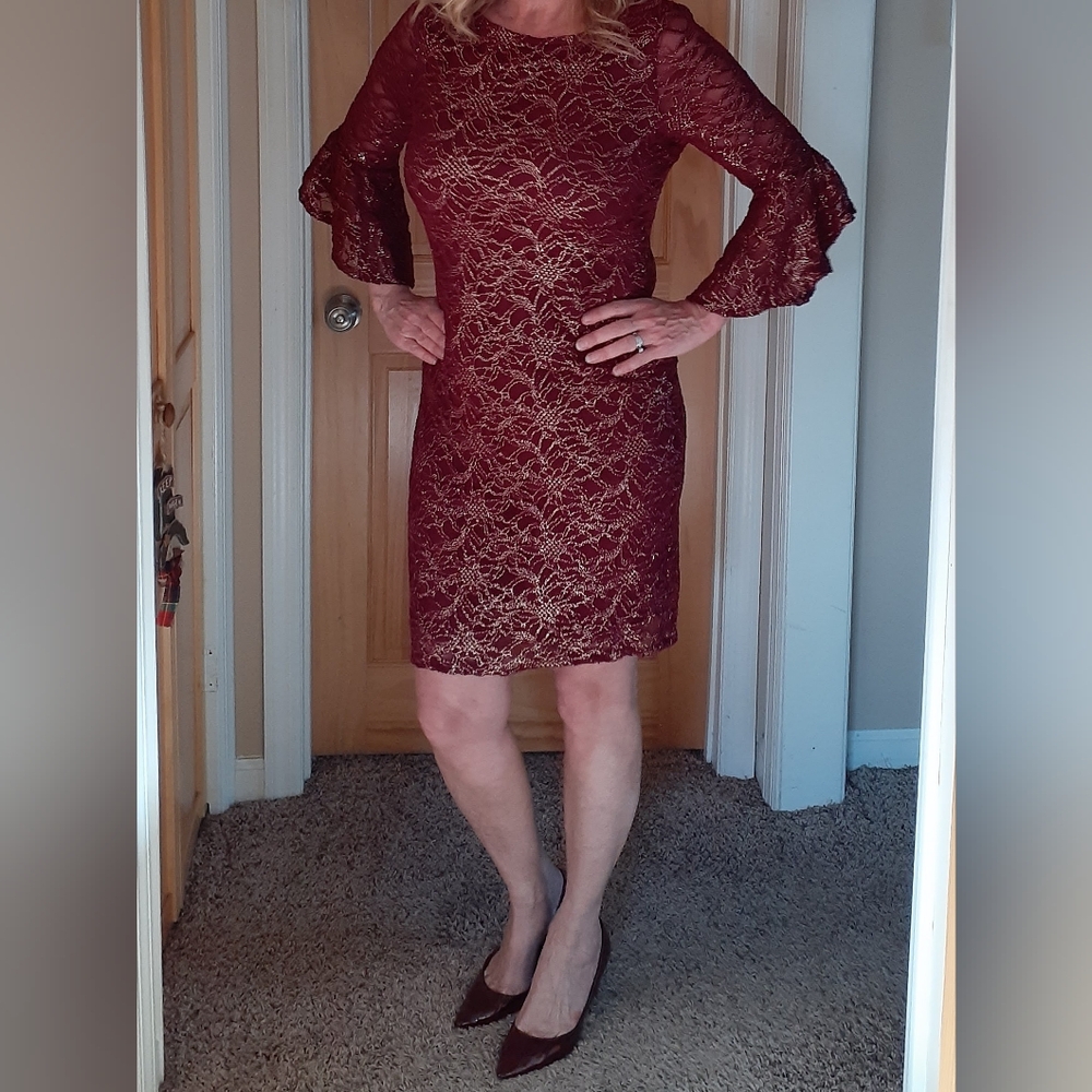 Marina women's size 12 bell sleeve dress burgundy with gold running through it